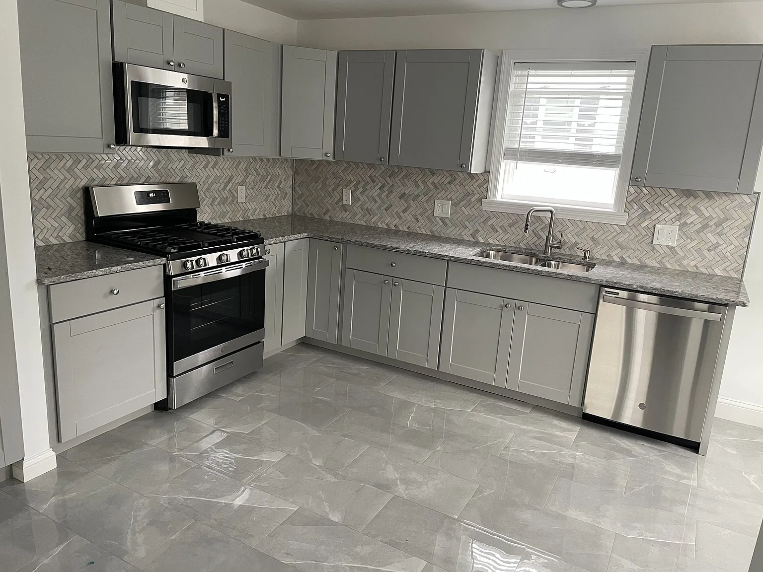 3 bed, 1250 sqft, $3,500 — Photo 1