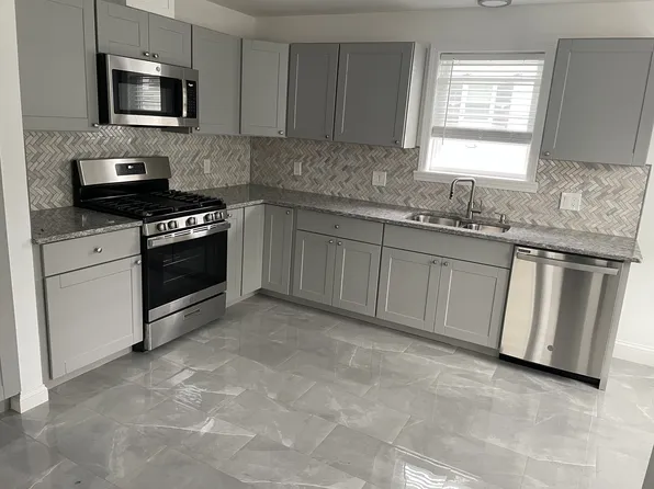 179 Ruskindale Rd #1, Hyde Park, MA 02136