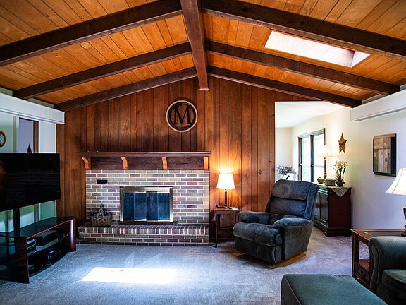 4th image of 1245 Hillcrest Cir