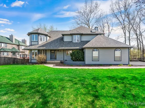 40 W Hawthorne Ln, West Chicago, IL 60185