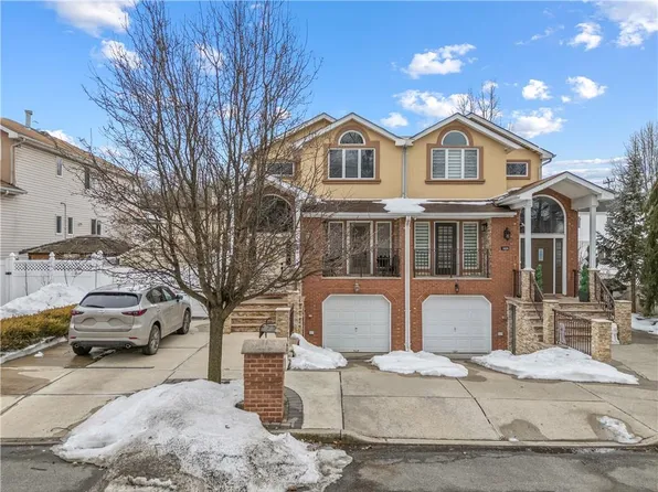 1622 Woodrow Rd, Staten Island, NY 10309