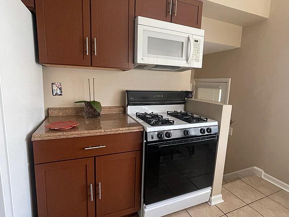 3rd image of 4820 W Hawthorne Ave