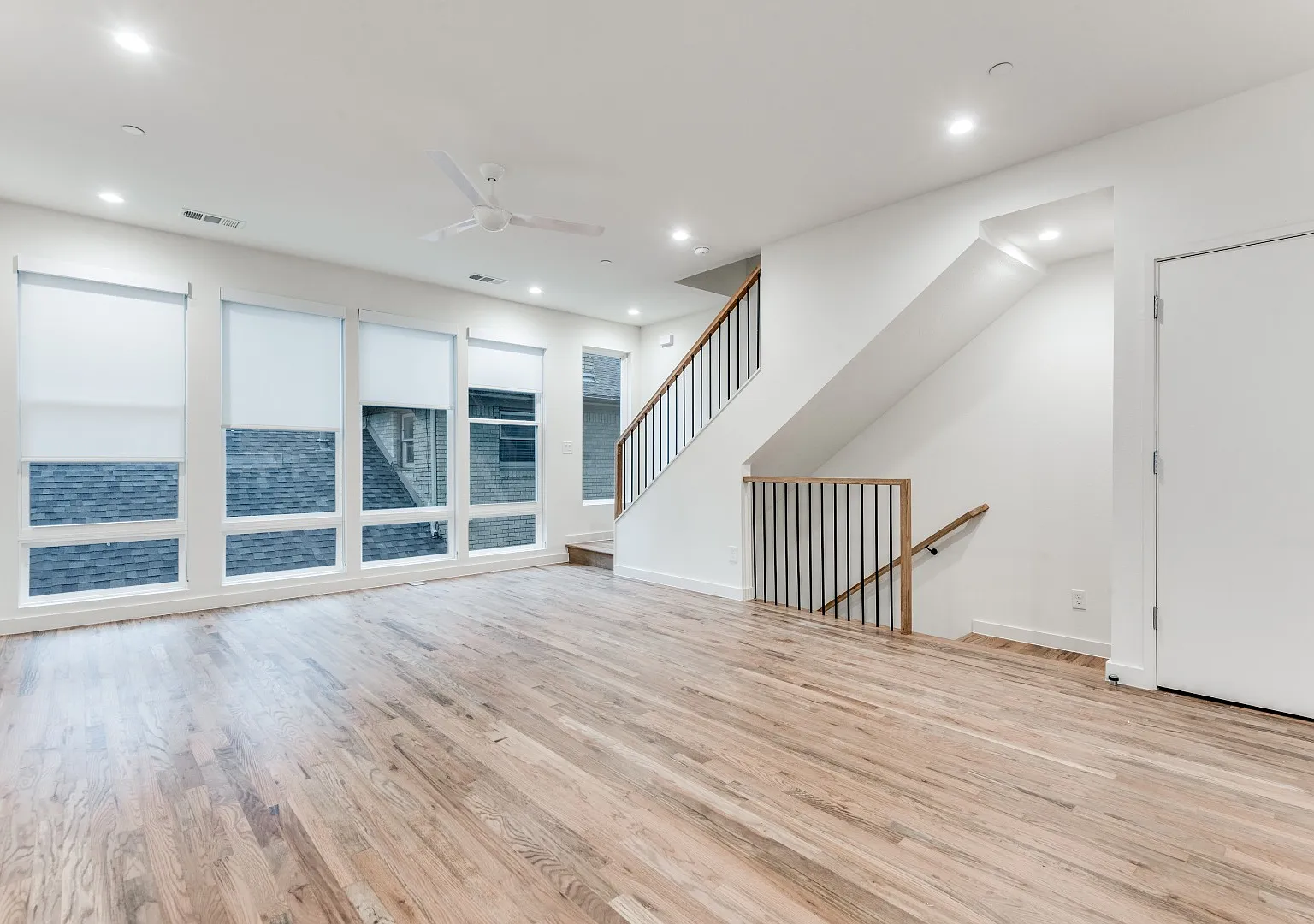 3 bedroom Lakewood Townhome Walking Distance to Whole Foods and all of your favorites! — Photo 3