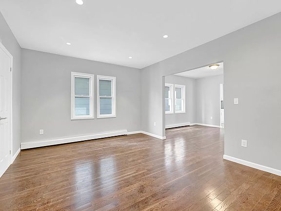 3rd image of 4227 Wickham Ave