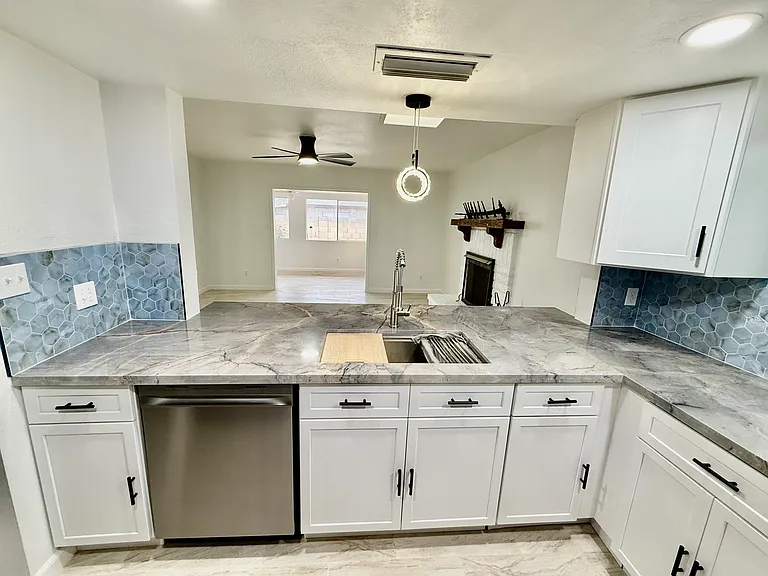 5817 W Tierra Buena Ln — Photo 11