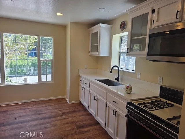 3 bed, 1293 sqft, $2,200 — Photo 2