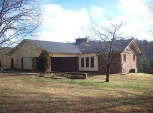 120 Ashley Ln, Hickory, NC 28601