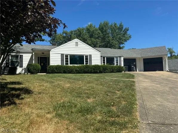 2655 E Ridgewood Cir, Zanesville, OH 43701