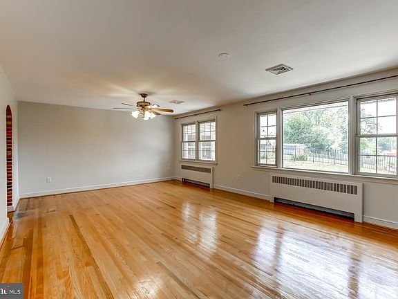 4th image of 584 E Cypress St