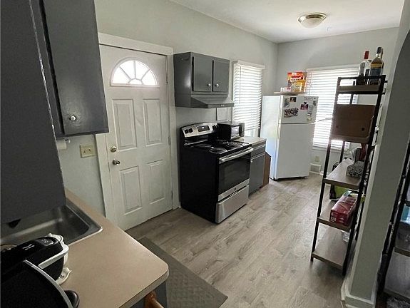 3rd image of 206 N Hambden St