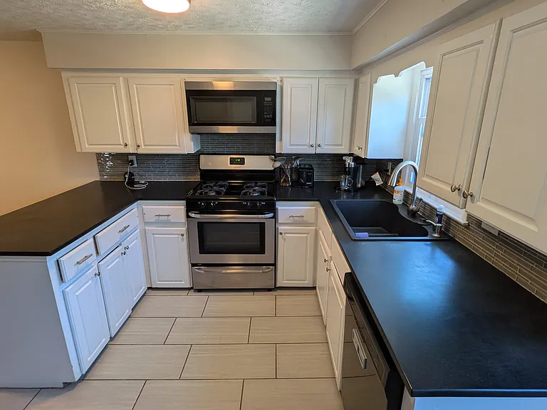 118 Center Ave — Photo 10