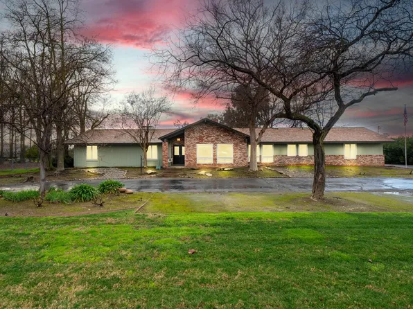 2227 N Greenwood Ave, Sanger, CA 93657