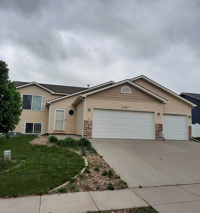 1st image of 6587 Cambridge Pl