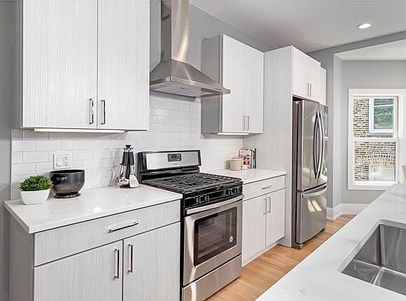 2nd image of 1513 W Sunnyside Ave