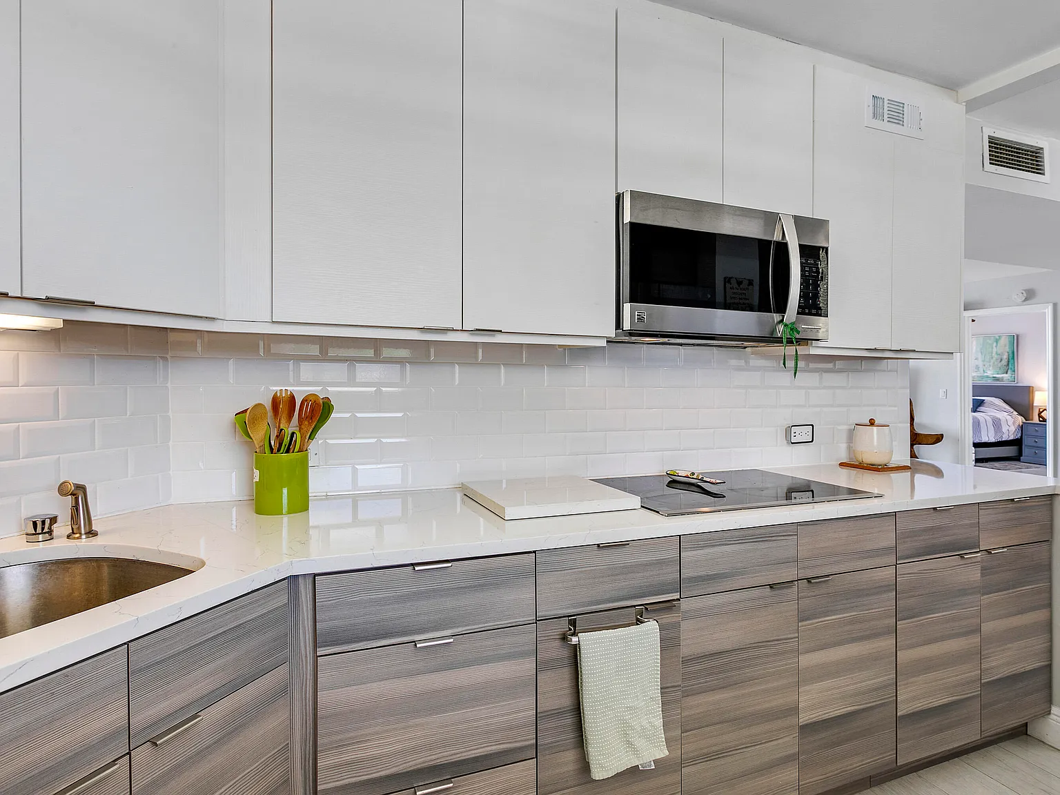2 bed, 2.0 bath, 1244 sqft, $3,900 — Photo 2