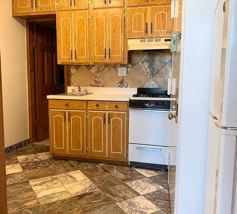 2nd image of 89 Diamond St #4