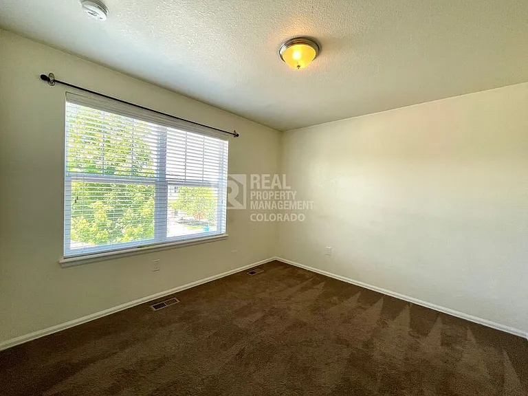 15098 Chicago St — Photo 10