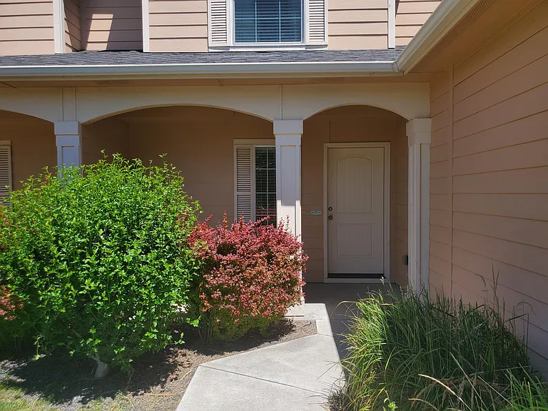 12528 Toketee St — Photo 3