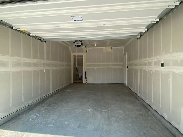 220 W Maple St #B — Photo 19
