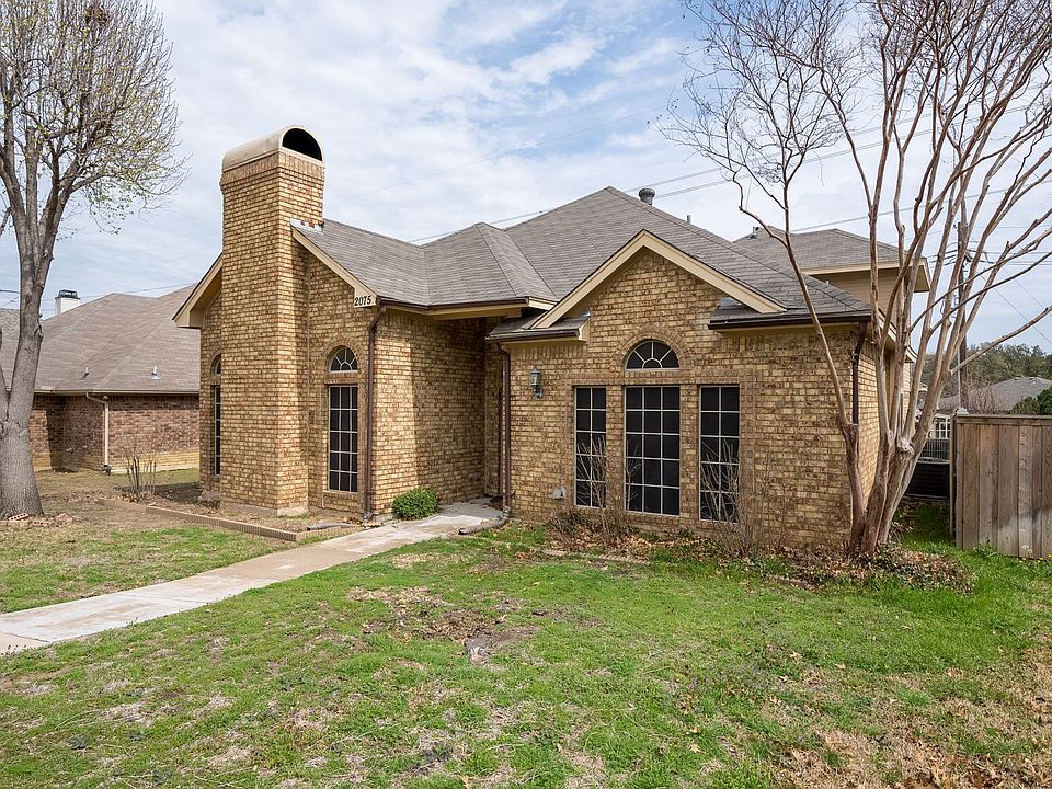 1st image of 2075 Camelot Dr