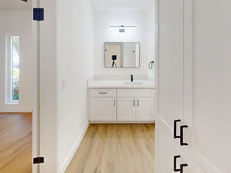 Free Rent! Beautiful & Spacious 1 Bed. Apt. In Van Nuys. — Photo 4