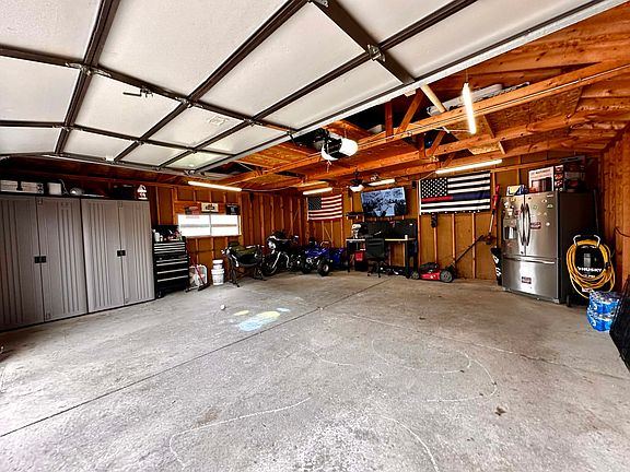 4th image of 38093 N Cornell Rd