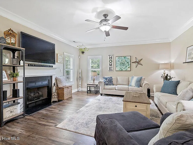 213 Willas Ct — Photo 32