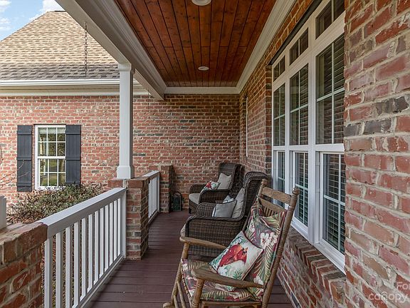 5th image of 257 Highland Forest Dr