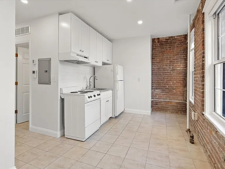 19 Harris St #5 — Photo 4