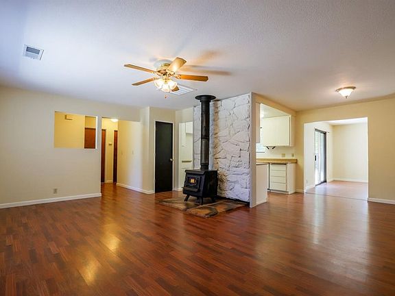 3rd image of 4145 River Woods Dr