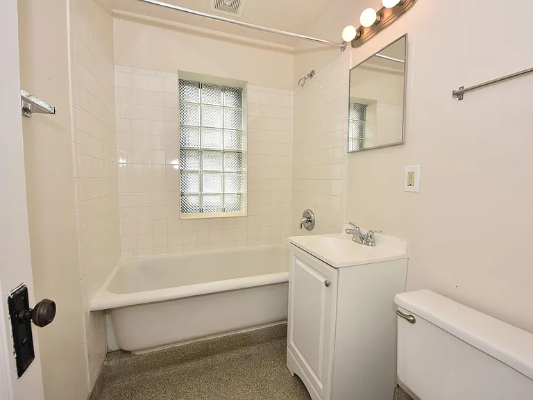 Union Street Apartments — Photo 9