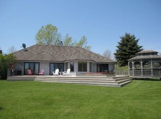 6276 Homestead Dr, Belgium, WI 53004