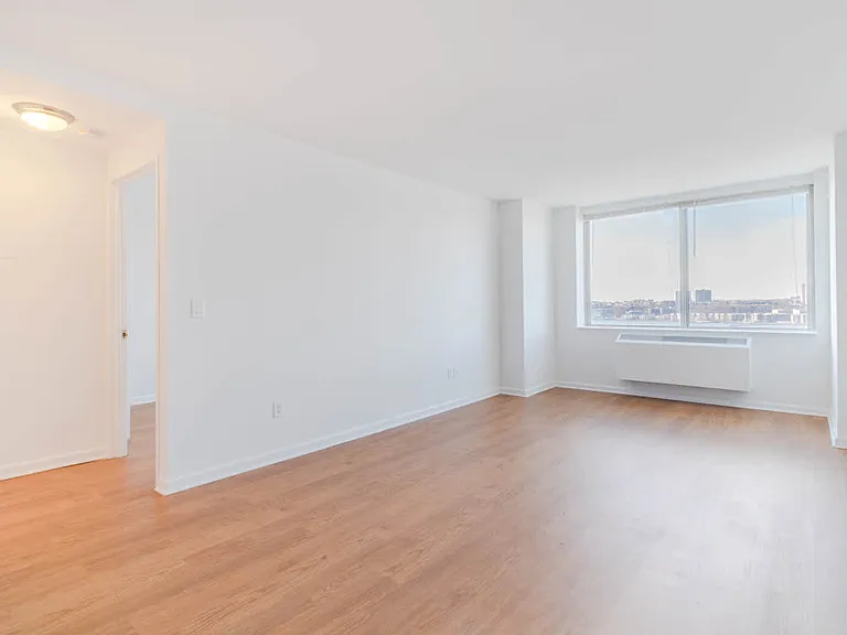 180 Riverside Blvd #510 — Photo 57