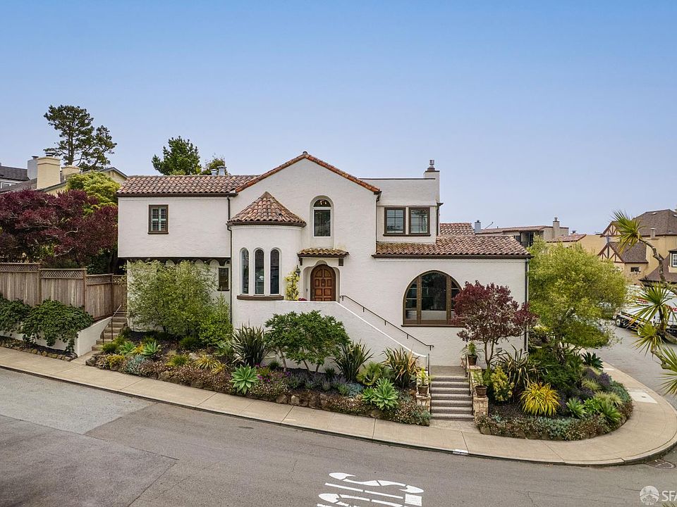1st image of 2 Rosewood Dr