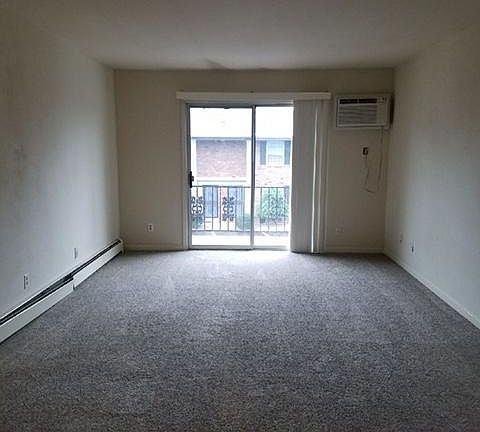 5th image of 1924 Goldsmith Ln #57-4