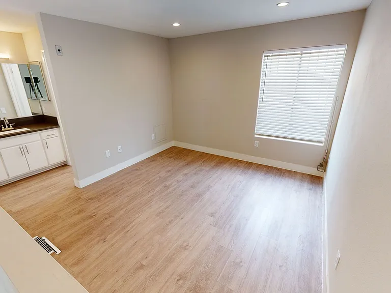 Clark Apartments...Gorgeous 2 Story Penthouse...Full Amenities...CALL NOW! — Photo 16