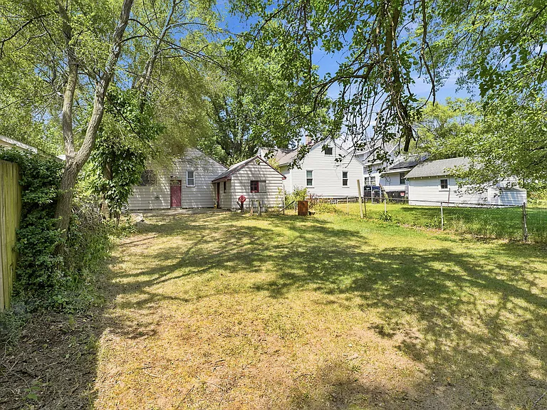 554 Buist St SW — Photo 24