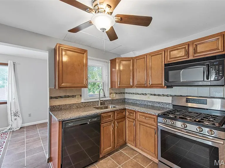 3319 Eminence Blvd — Photo 17
