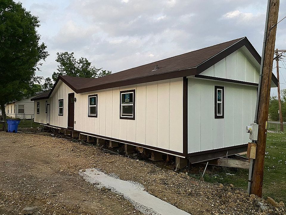 1st image of 304 N Lampasas St