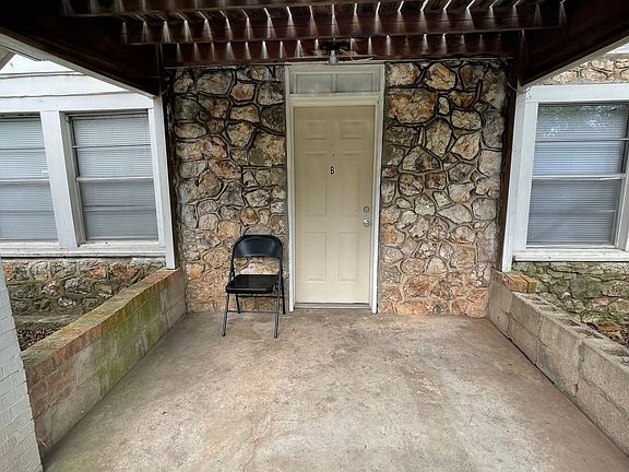 3rd image of 703 1/2 N Vinita Ave #B