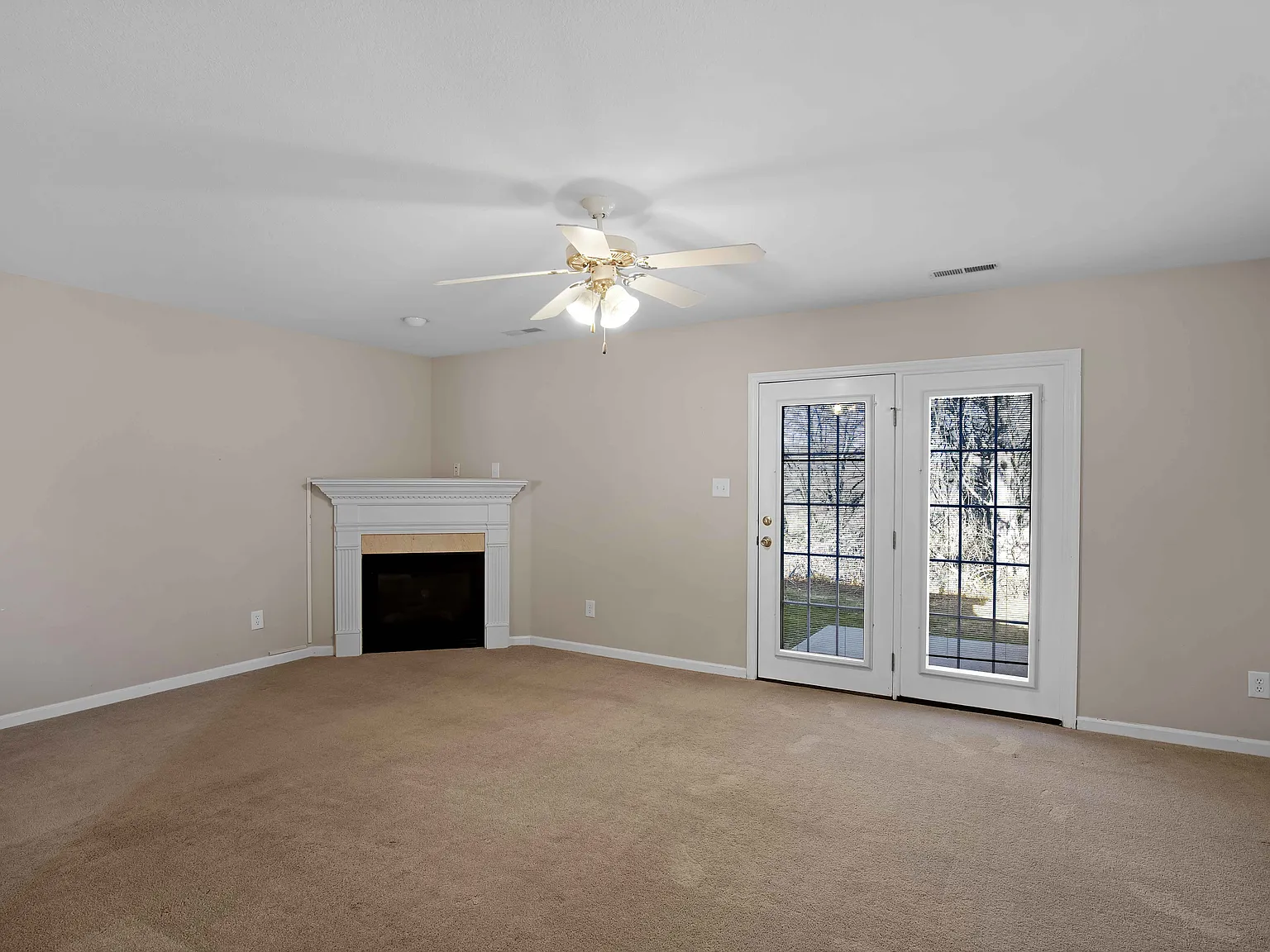3 bed, 2.5 bath, 1718 sqft, $2,100 — Photo 4