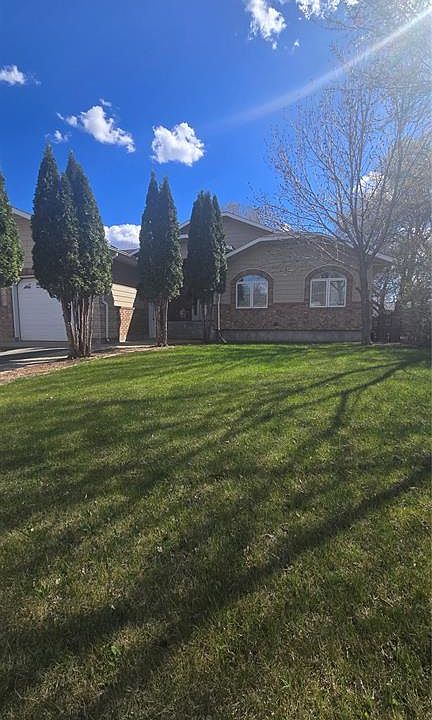 1st image of 833 Peters AVENUE