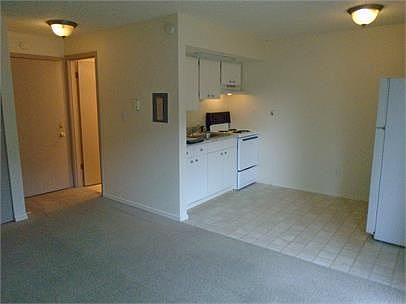 2nd image of 2843 W Maplewood Ave APT 16