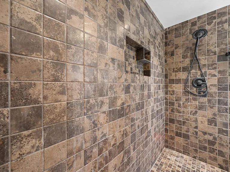 2854 Parkridge Dr — Photo 16