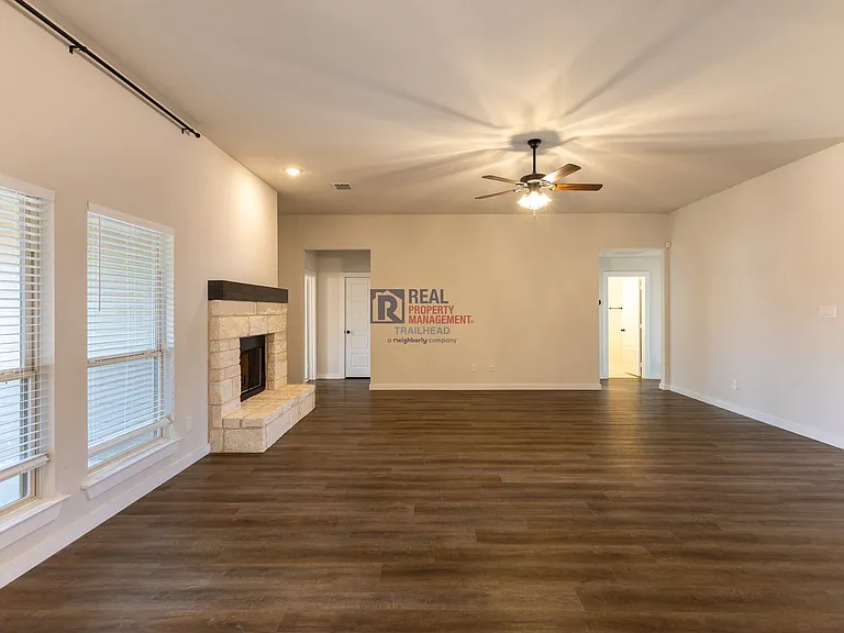 124 Mesa Dr — Photo 9