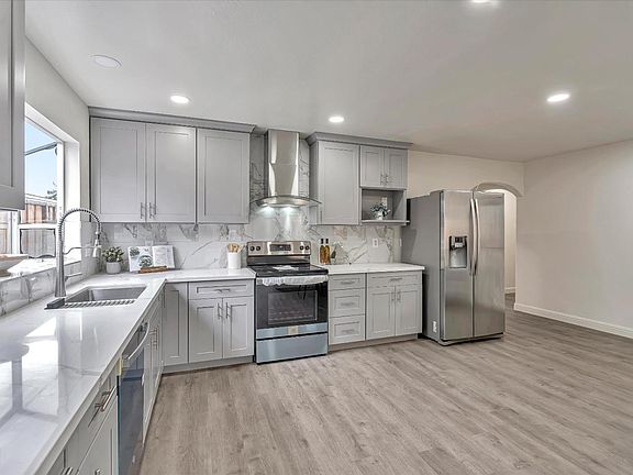 4th image of 714 Albanese Cir
