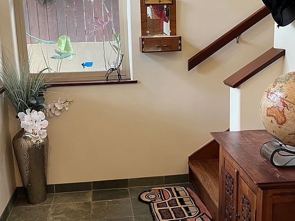 entry interior right side stairs to Level 2