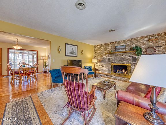 5th image of 535 Jerry Dr