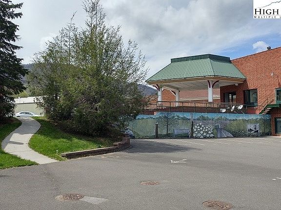 4th image of 215 S Jefferson Avenue #207