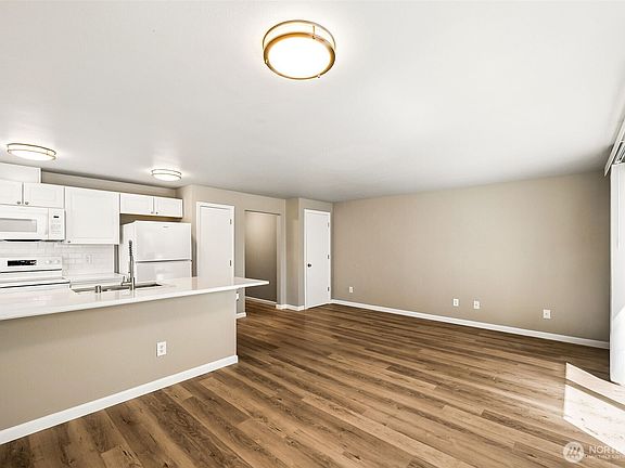 2nd image of 4040 S Warner Street